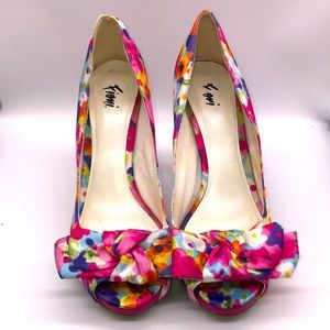 Fioni floral satin pattern high heel shoe size 8.5